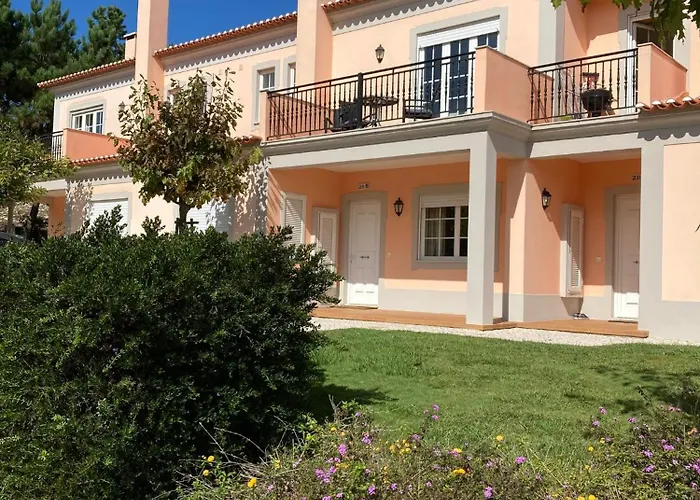Del Rey - Spacious And Bright Townhouse With Golf View Ferienhaus Amoreira (Leiria)
